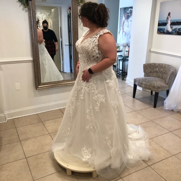 Maggie Sottero Wedding dress - Picture 10 of 10